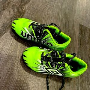 Boys Umbro soccer cleats - 8